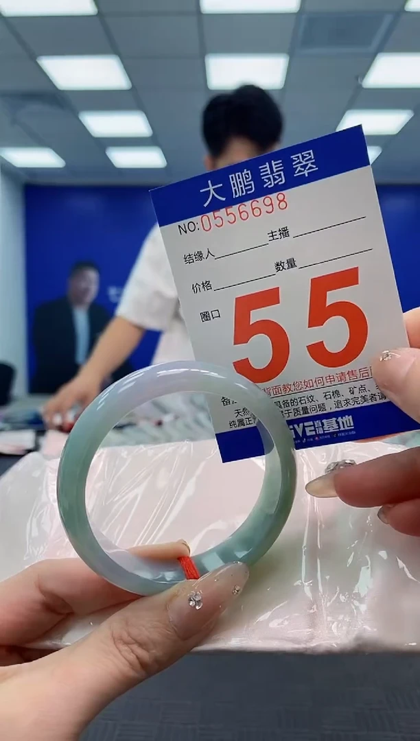 翡翠手镯未镶嵌AAAAAAAA
