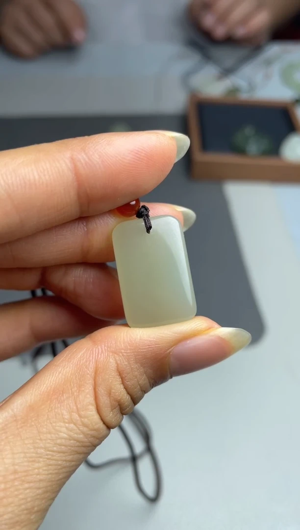 和田玉未镶嵌颈饰1