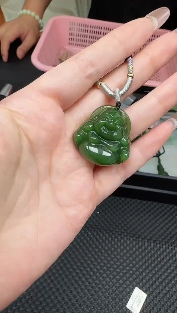 吊坠(不含链)未镶嵌和田玉一个，多样性发一件