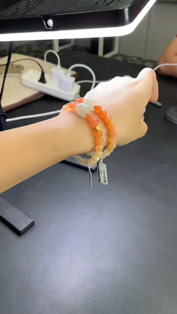 未镶嵌手链和田玉（糖玉）和田玉手链