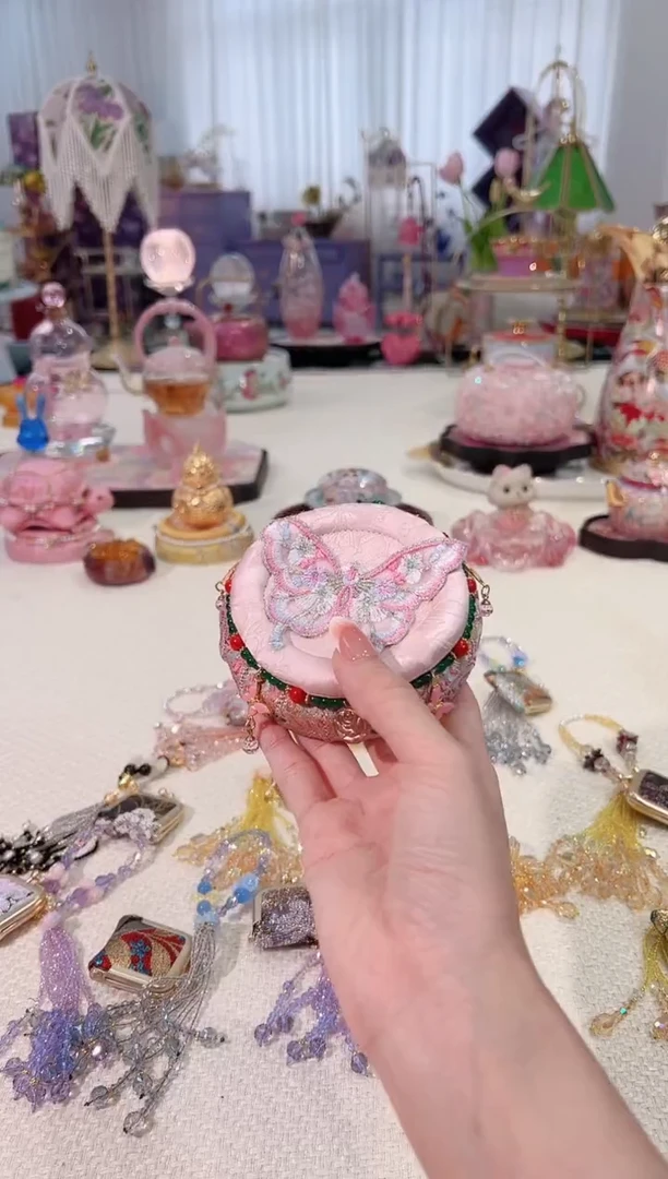 如图所示 壶承粉色