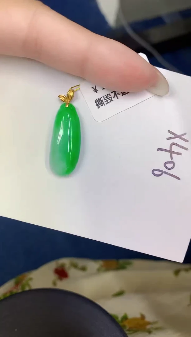 颈饰18K金镶嵌翡翠缅甸天然翡翠a货
