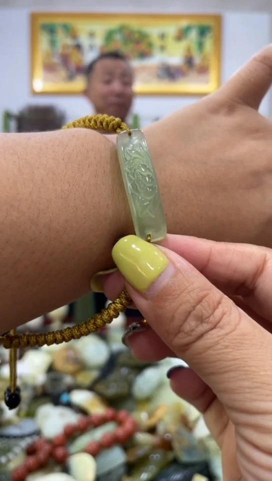 未镶嵌岫玉吊坠