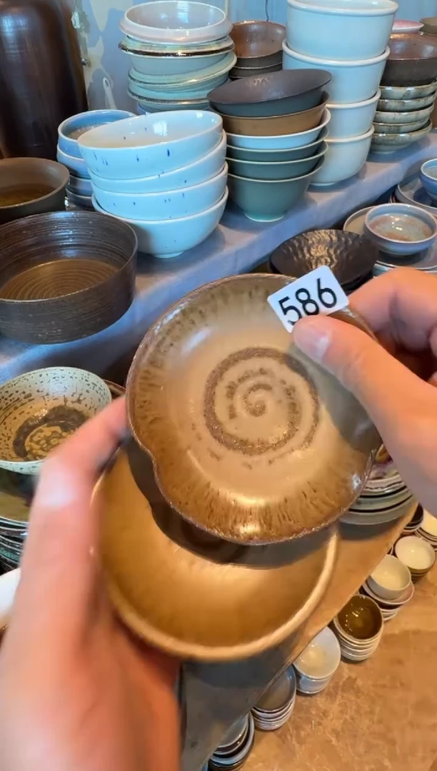 瓷圆*仔586 粗陶小碟一好一瑕共2个