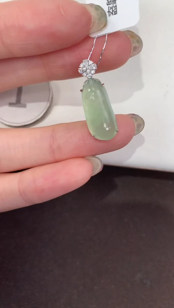 颈饰18K金镶嵌翡翠天然缅甸a货翡翠