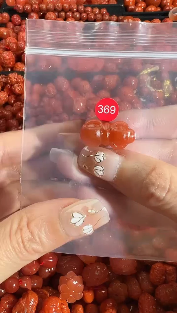 颈饰未镶嵌南红玛瑙1