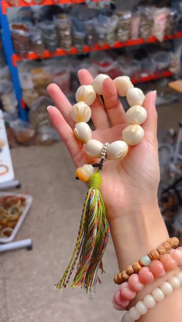 吊坠菩提根/象牙果馒头兔手持