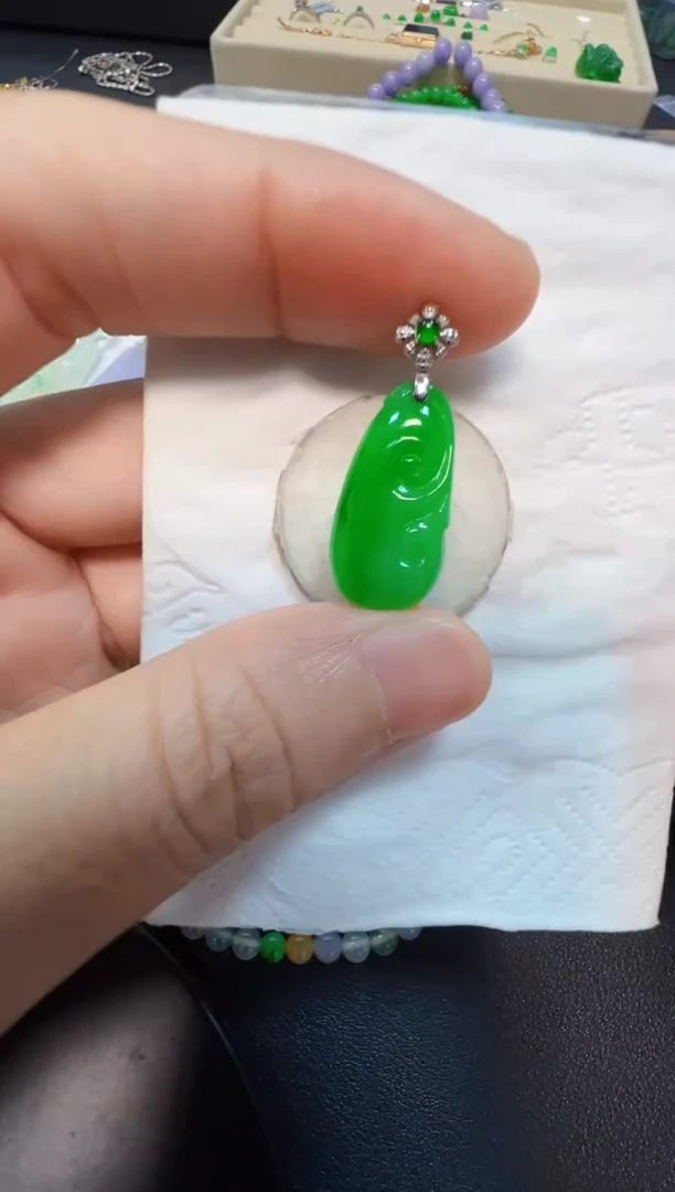 吊坠(不含链)18K金镶嵌翡翠1800