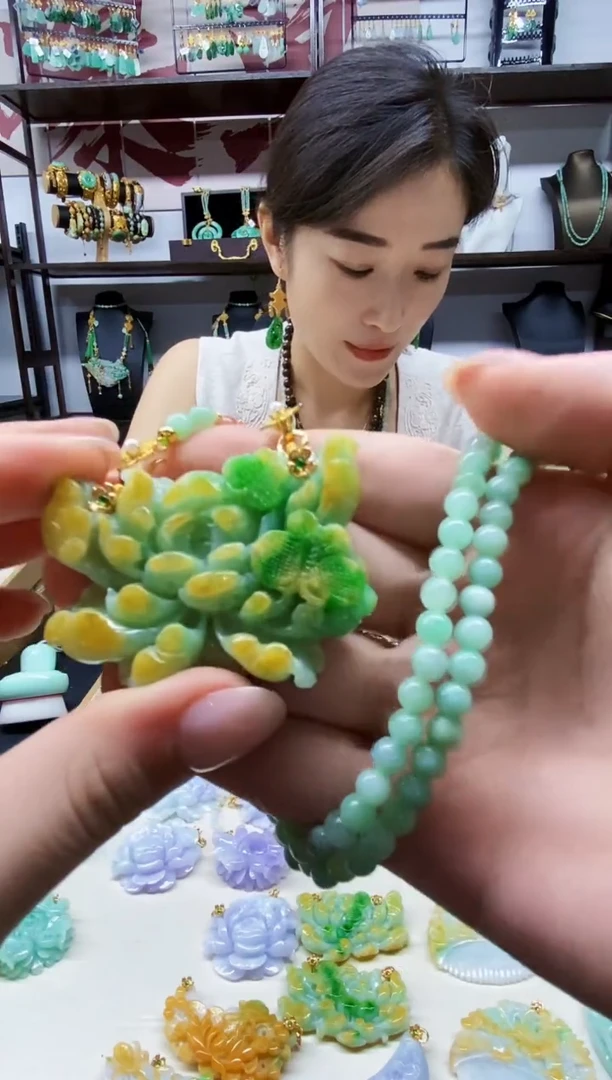 颈饰未镶嵌翡翠吊坠