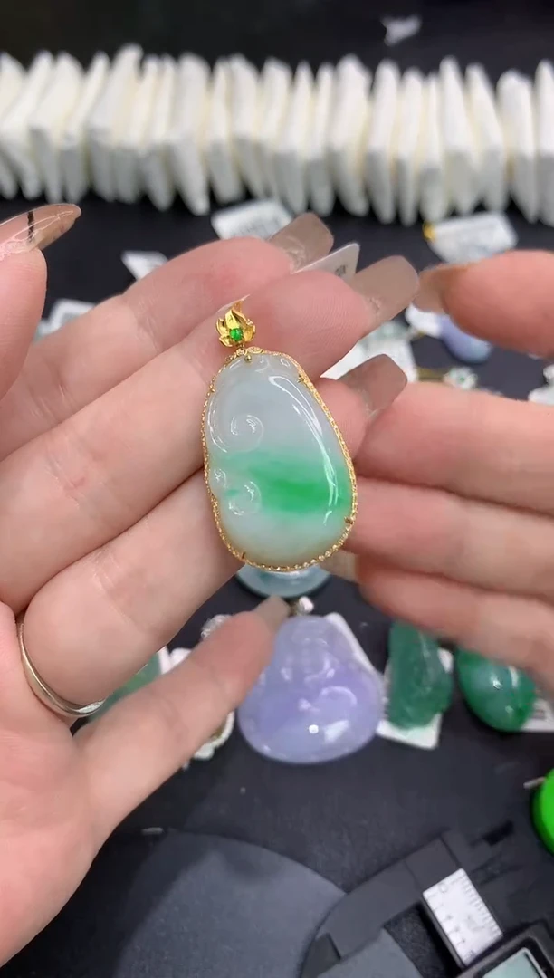 吊坠(不含链)18K金镶嵌翡翠111