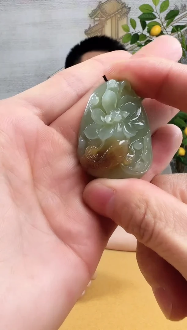 和田玉未镶嵌颈饰吊坠