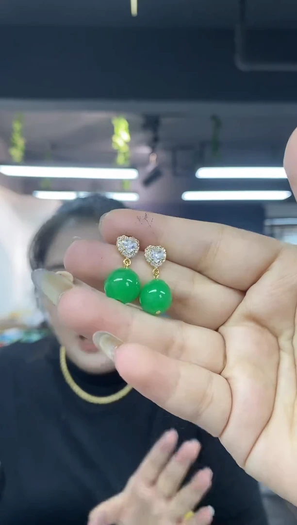 未镶嵌翡翠耳饰多样性发其一颜色微差