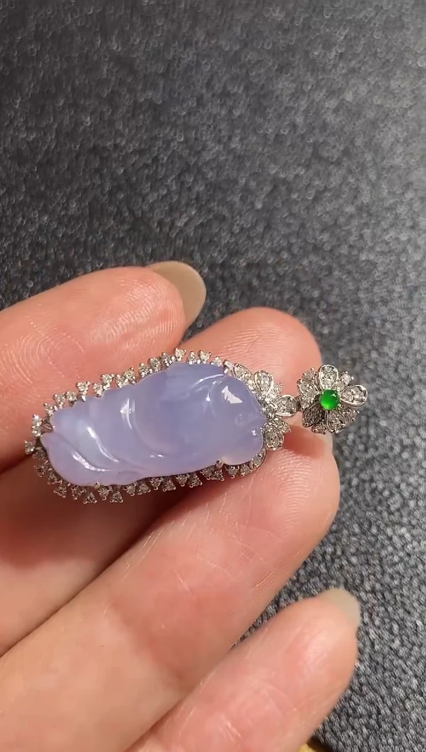 颈饰18K金镶嵌翡翠天然缅甸翡翠A货