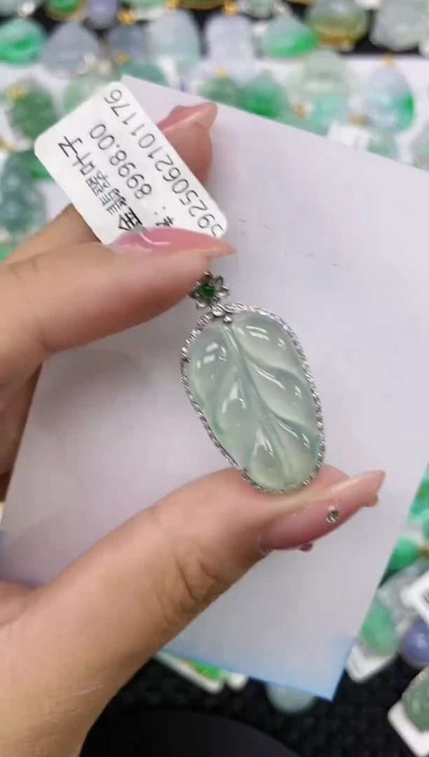 翡翠18K金镶嵌颈饰1111111111