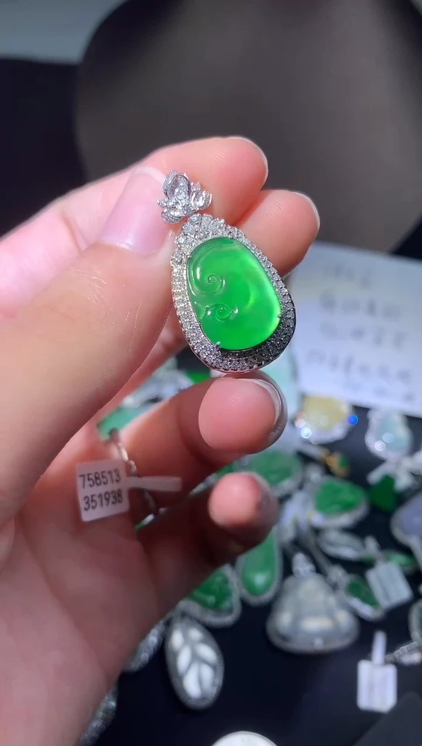 吊坠(不含链)18K金镶嵌翡翠吊坠