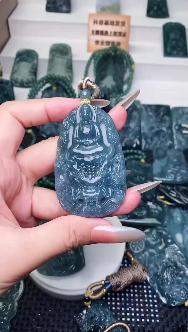 颈饰未镶嵌翡翠