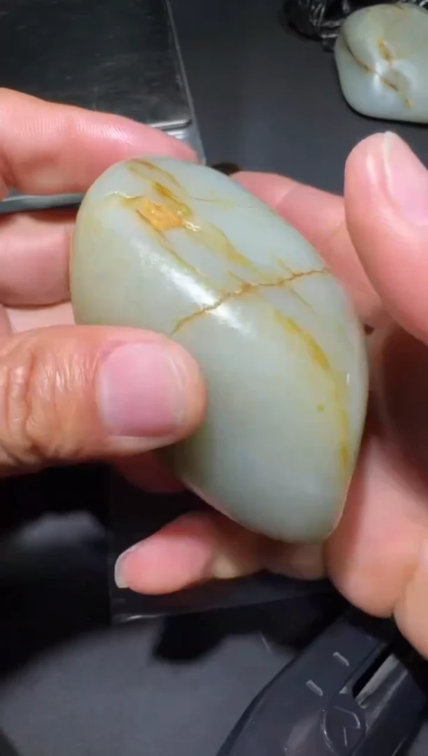 未镶嵌和田玉（糖玉）挂件和田玉