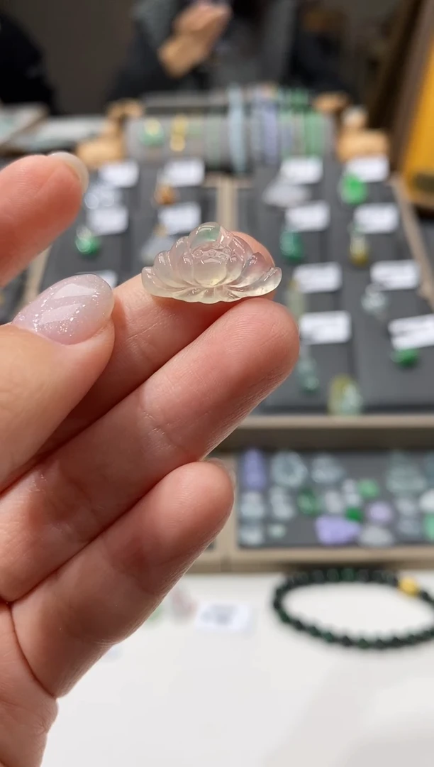 颈饰未镶嵌翡翠莲花
