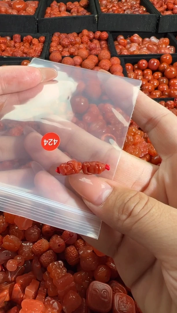 南红玛瑙未镶嵌颈饰1