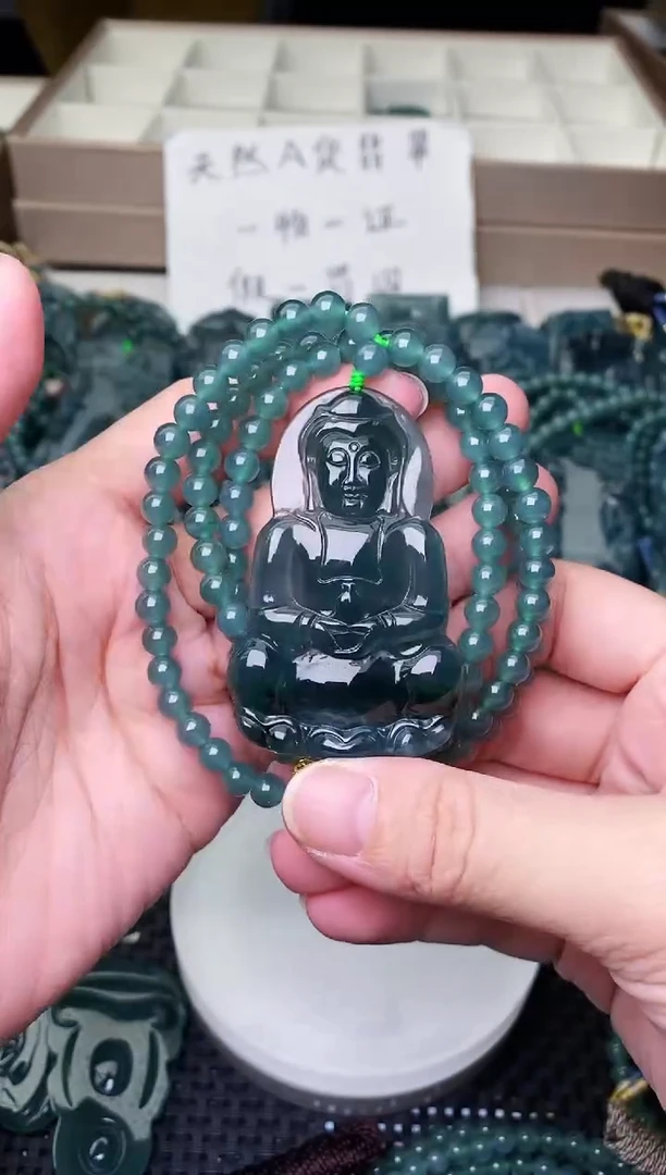 颈饰未镶嵌翡翠