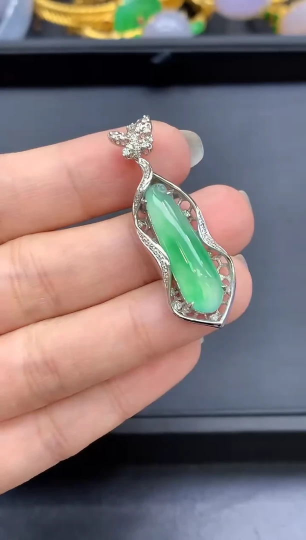 颈饰18K金镶嵌翡翠562-中国好珍宝