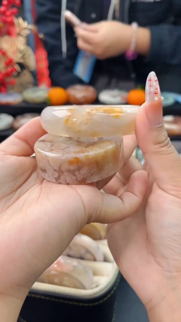 【闪购商品】石英质玉手镯未镶嵌赠送镯心（53圈口