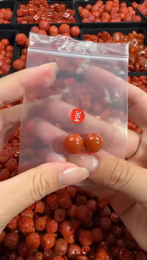 南红玛瑙未镶嵌颈饰1
