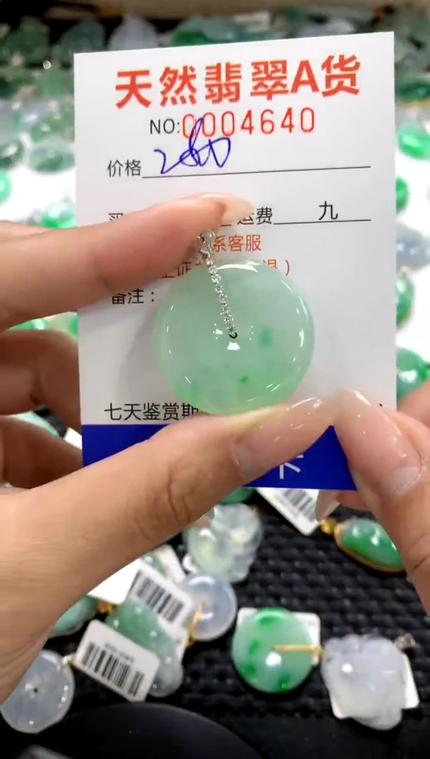 颈饰18K金镶嵌翡翠1111111111111111