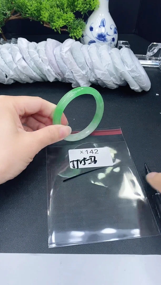 未镶嵌手镯翡翠142