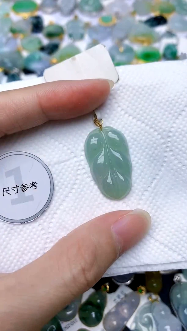 颈饰18K金镶嵌翡翠天然A货翡翠