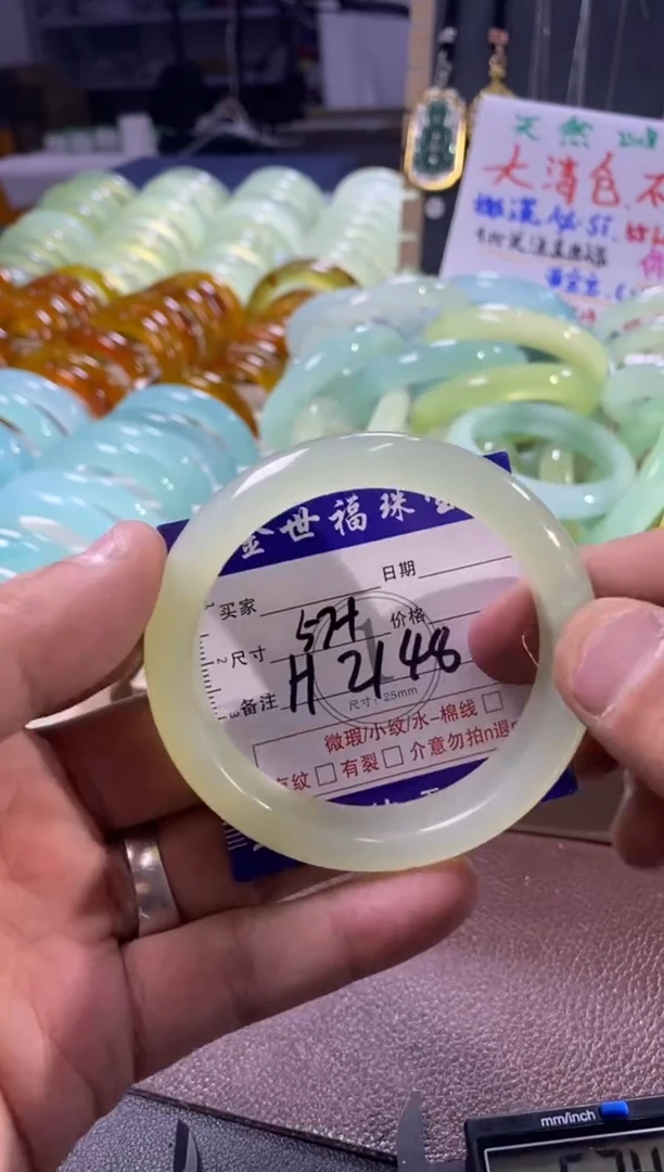 未镶嵌蛇纹石玉手镯1