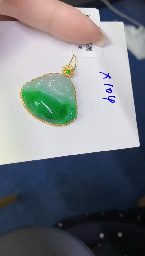 颈饰18K金镶嵌翡翠缅甸天然翡翠A货