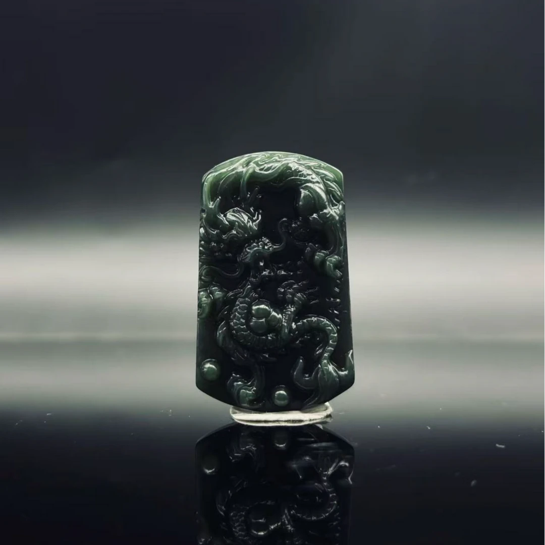 和田玉龙型吊坠3881