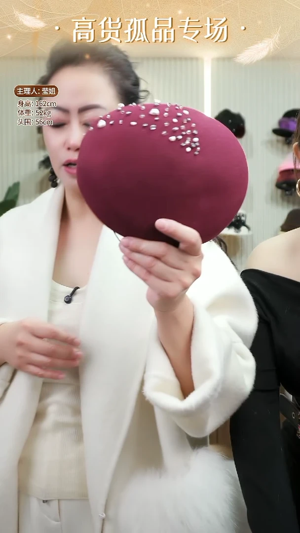 羊毛红色贝雷帽带砖