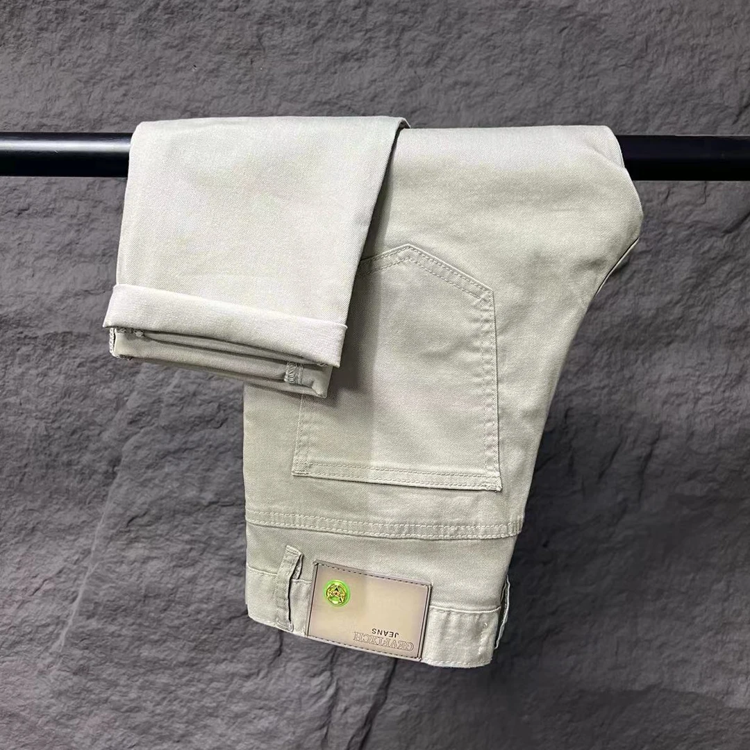 小魔怪2025春夏新款卡其色牛仔裤男修身小直筒弹力欧货轻奢长裤子