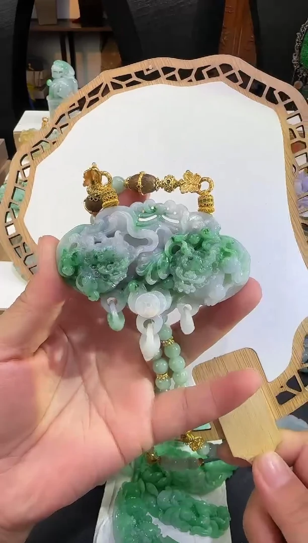 颈饰未镶嵌翡翠吊坠