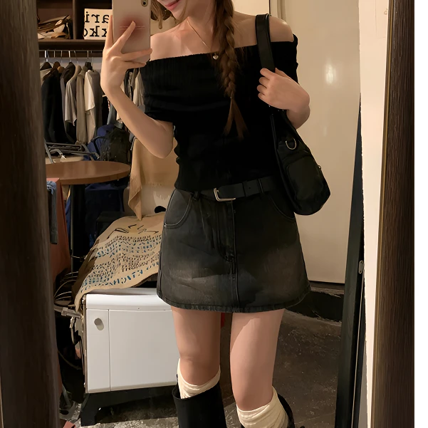 黑色一字肩上衣女2025夏季新款爆款性感穿搭纯欲辣妹露肩修身T恤