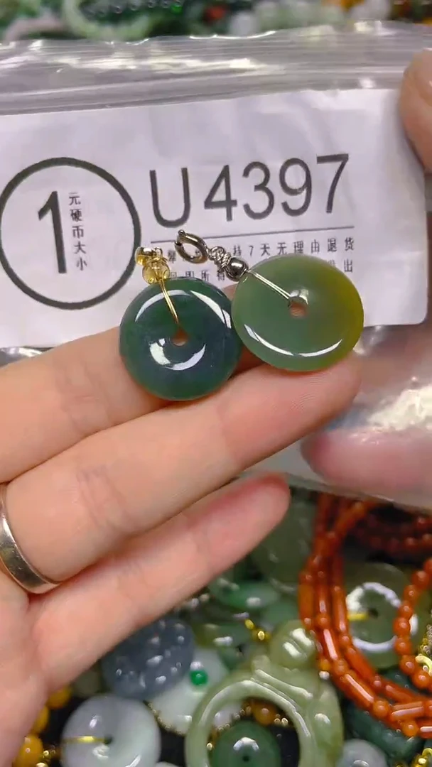 颈饰未镶嵌翡翠/ U /翡翠A货，一件也是批发价