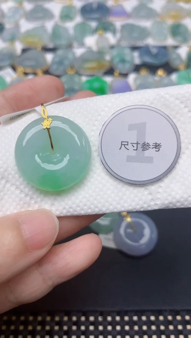 翡翠18K金镶嵌颈饰天然缅甸A货翡翠