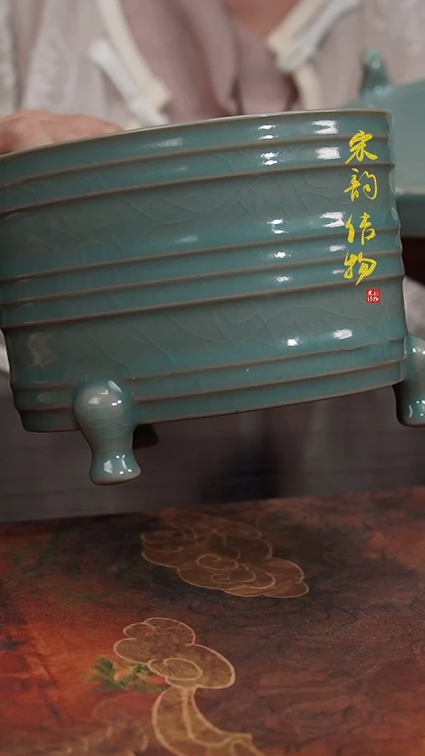 摆件用****1纯手工清凉寺原矿釉三足樽（中）
