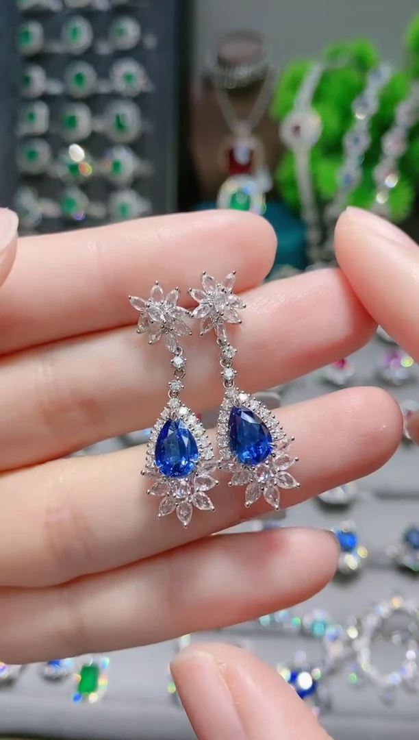 18K金耳饰蓝宝石18K金镶嵌.