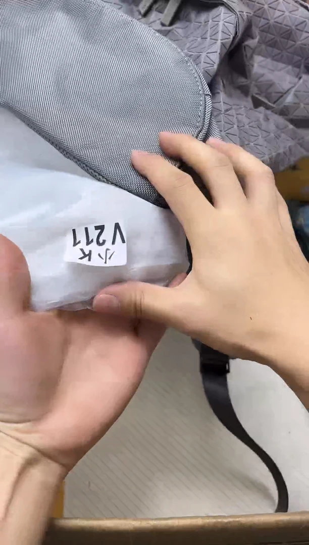 瓷片孟****^211孟婆，来碗汤^_^