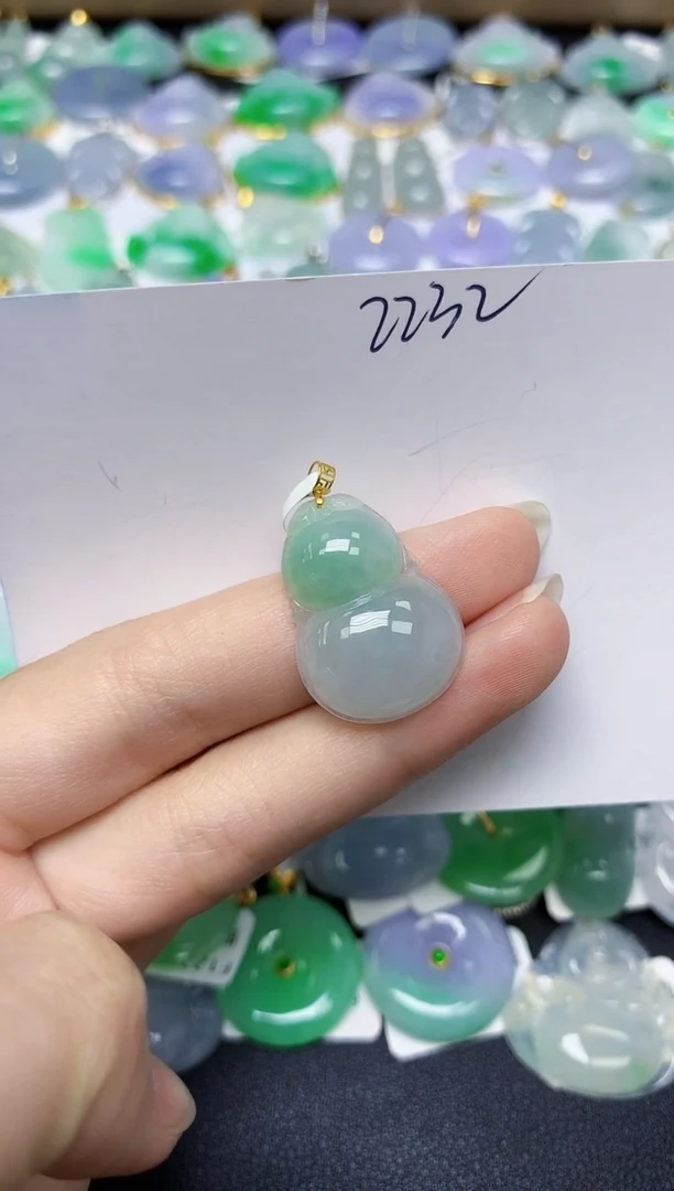 翡翠18K金镶嵌颈饰天然缅甸翡翠A货