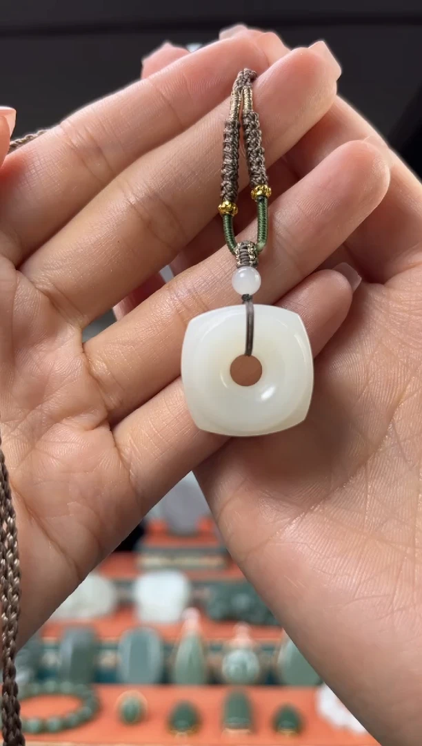 和田玉未镶嵌颈饰佩佩