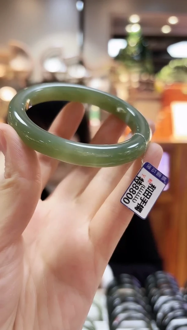 颈饰未镶嵌和田玉手镯59.3