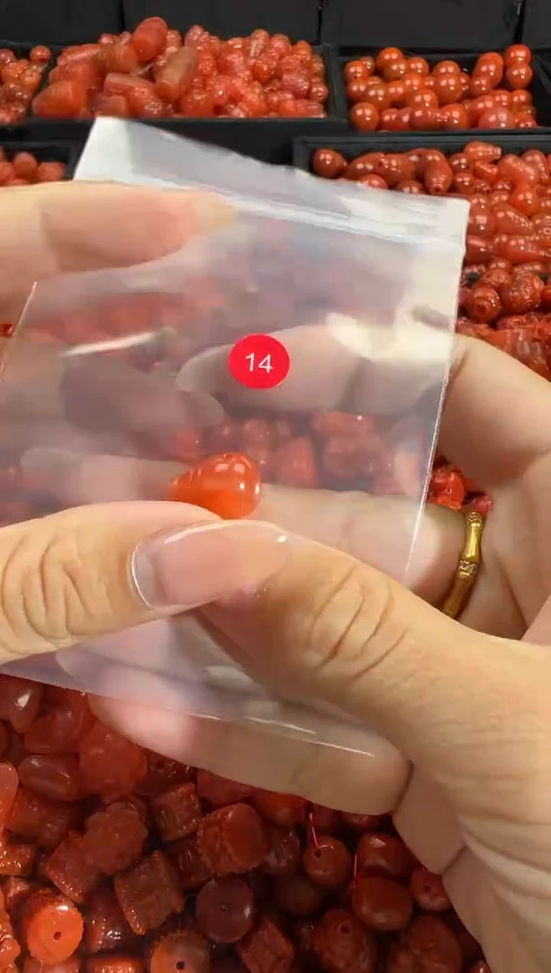 颈饰未镶嵌南红玛瑙1