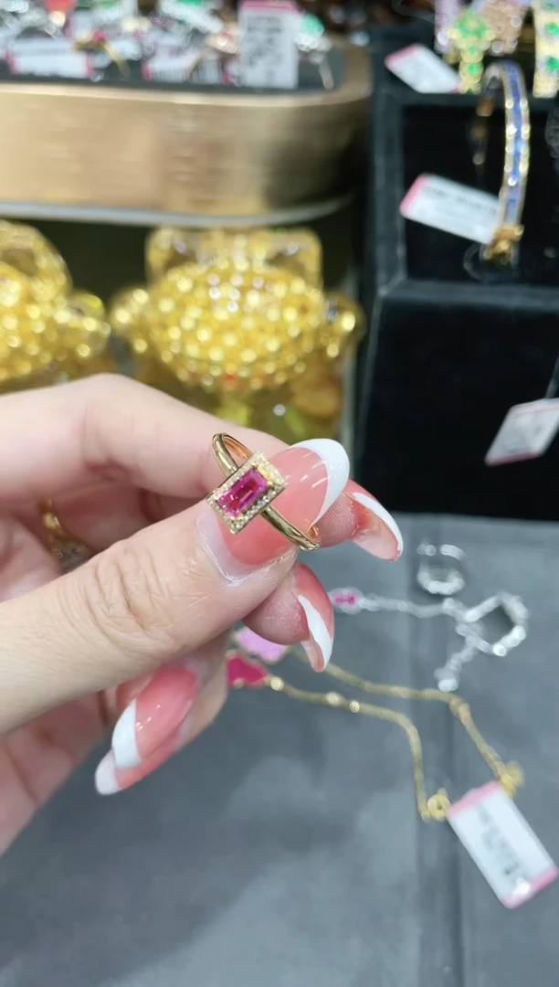 彩色蓝宝石戒指18K金镶嵌戒指