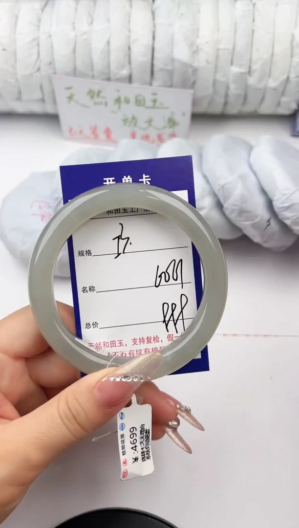 和田玉手镯未镶嵌53颜色微差无瑕疵