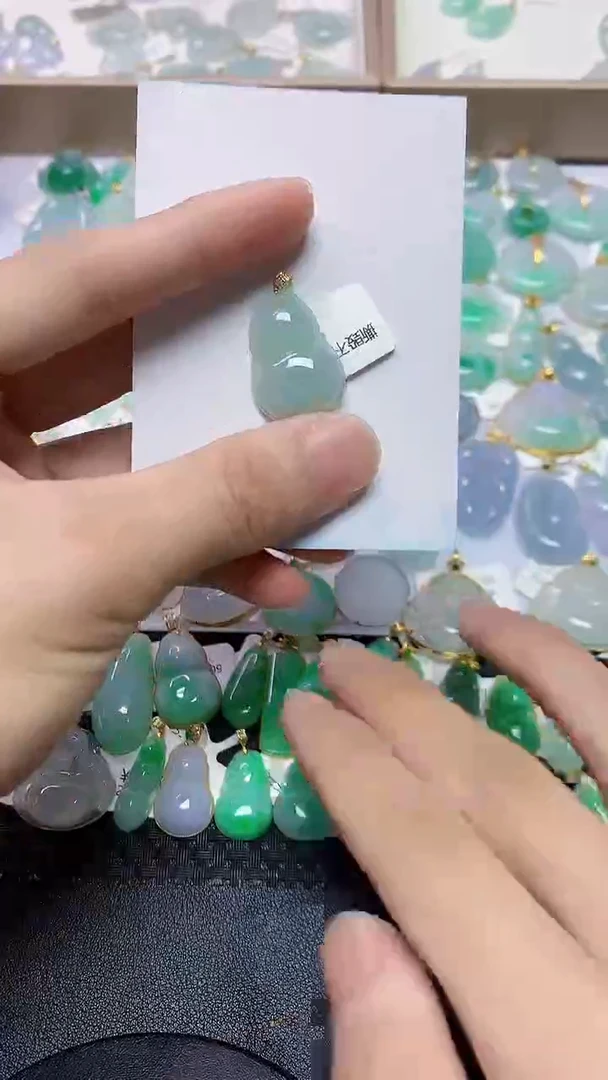 翡翠18K金镶嵌颈饰876876876786767