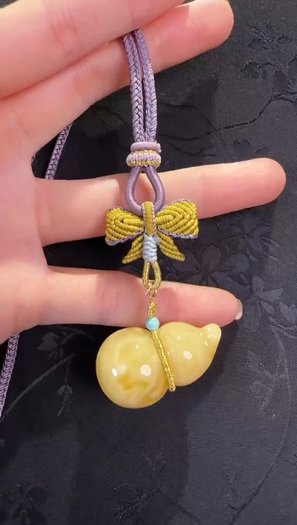 蜜蜡颈饰18K金镶嵌葫芦吊坠